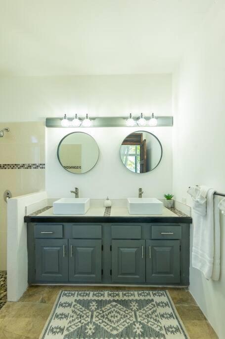 Ivy'S Cove Beach Side Condo - Luxury Villa Whitehouse Exteriér fotografie